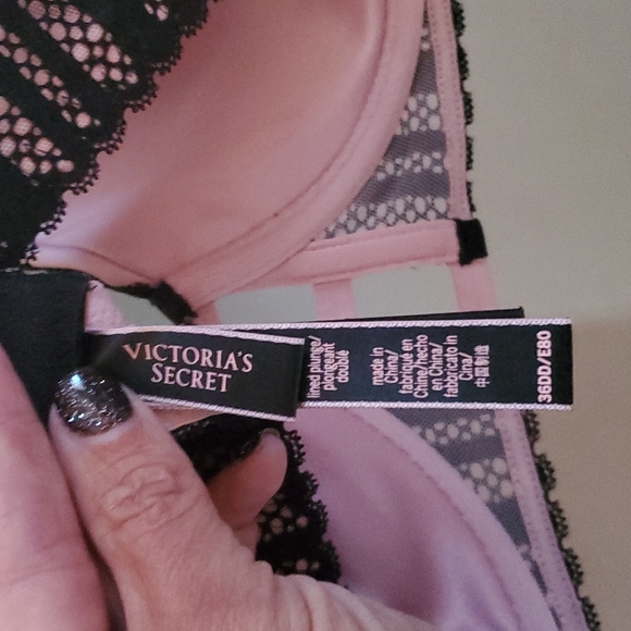 VS Bra 38Dd - Picture 3 of 3